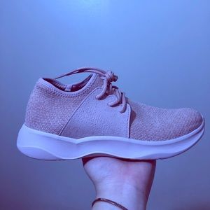 VESSI BRAND NEW WATERPROOF SHOES